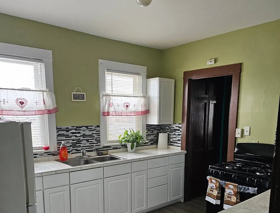 2600 Commercial Ave #1B