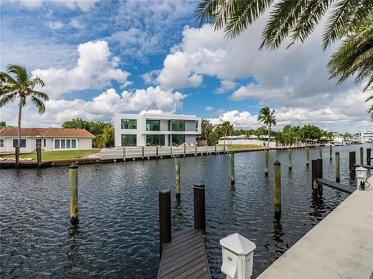240 Shore Ct — Photo 39