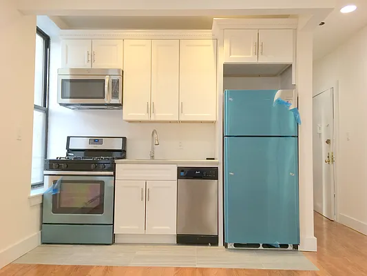 Rented by Uptown Flats LLC | media 24