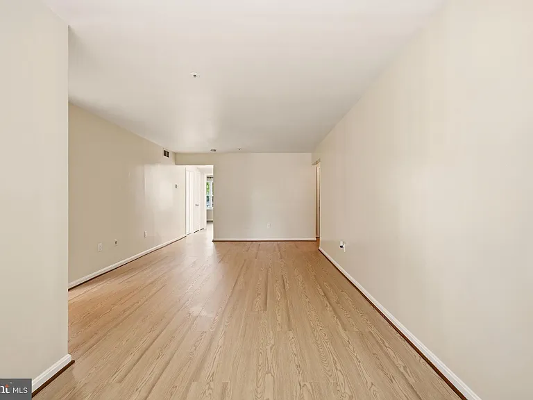 2505 McVeary Ct #11D — Photo 5