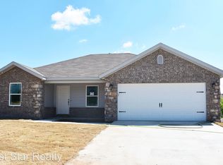 1621 Secretariat Ln, Prairie Grove, AR 72753