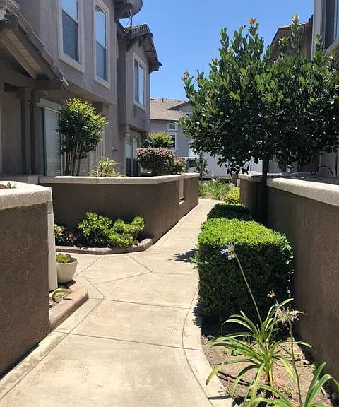 1004 N Turner Ave — Photo 3