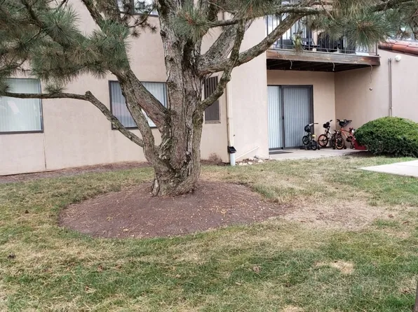 21W581 North Ave APT 73, Lombard, IL 60148