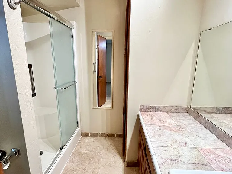 3904 Woodbury Ct — Photo 18