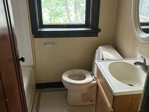 5th image of 2776 N 35th St