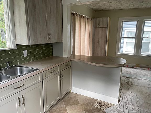 Kitchen & dining room