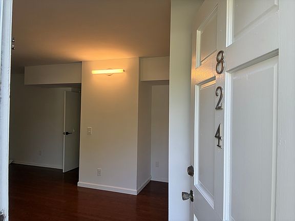 3rd image of 824 Linbard Ln