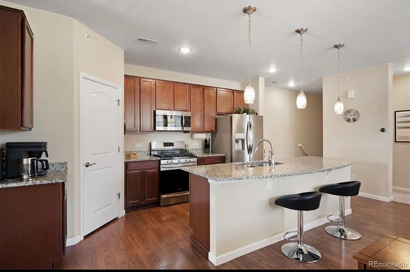 2 bed, 1372 sqft, $2,600 — Photo 1