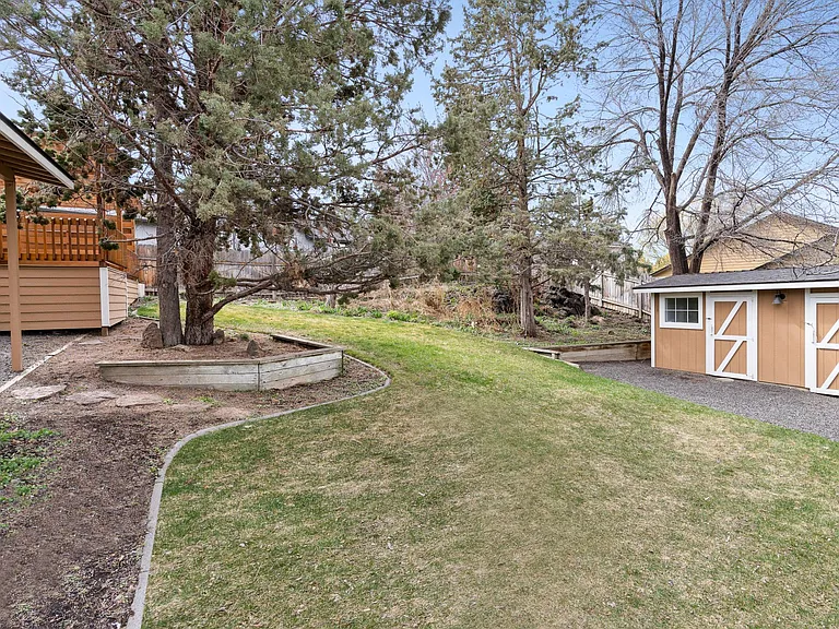2351 NE Shadow Brook Pl — Photo 36