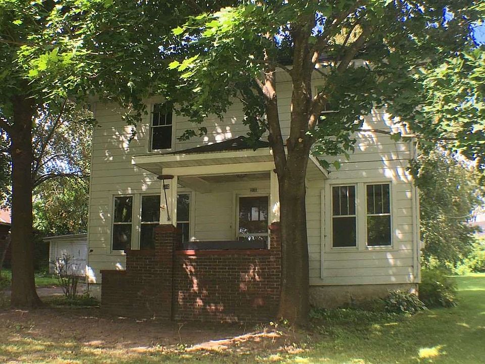 1st image of 210 Grand Ave