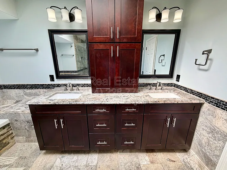 15812 Cedarmill Dr — Photo 14
