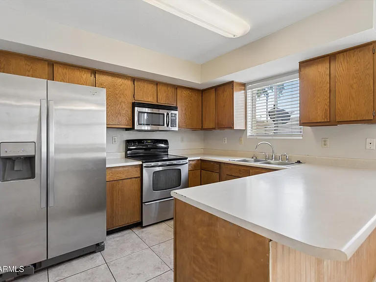 407 E Pecan Rd — Photo 10