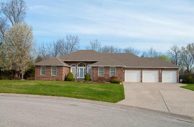 1st image of 415 Myers Dr