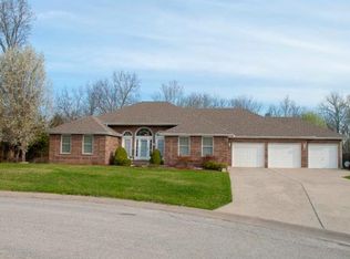 415 Myers Dr, Tonganoxie, KS 66086
