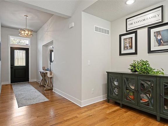 2nd image of 10809 Countryside Dr