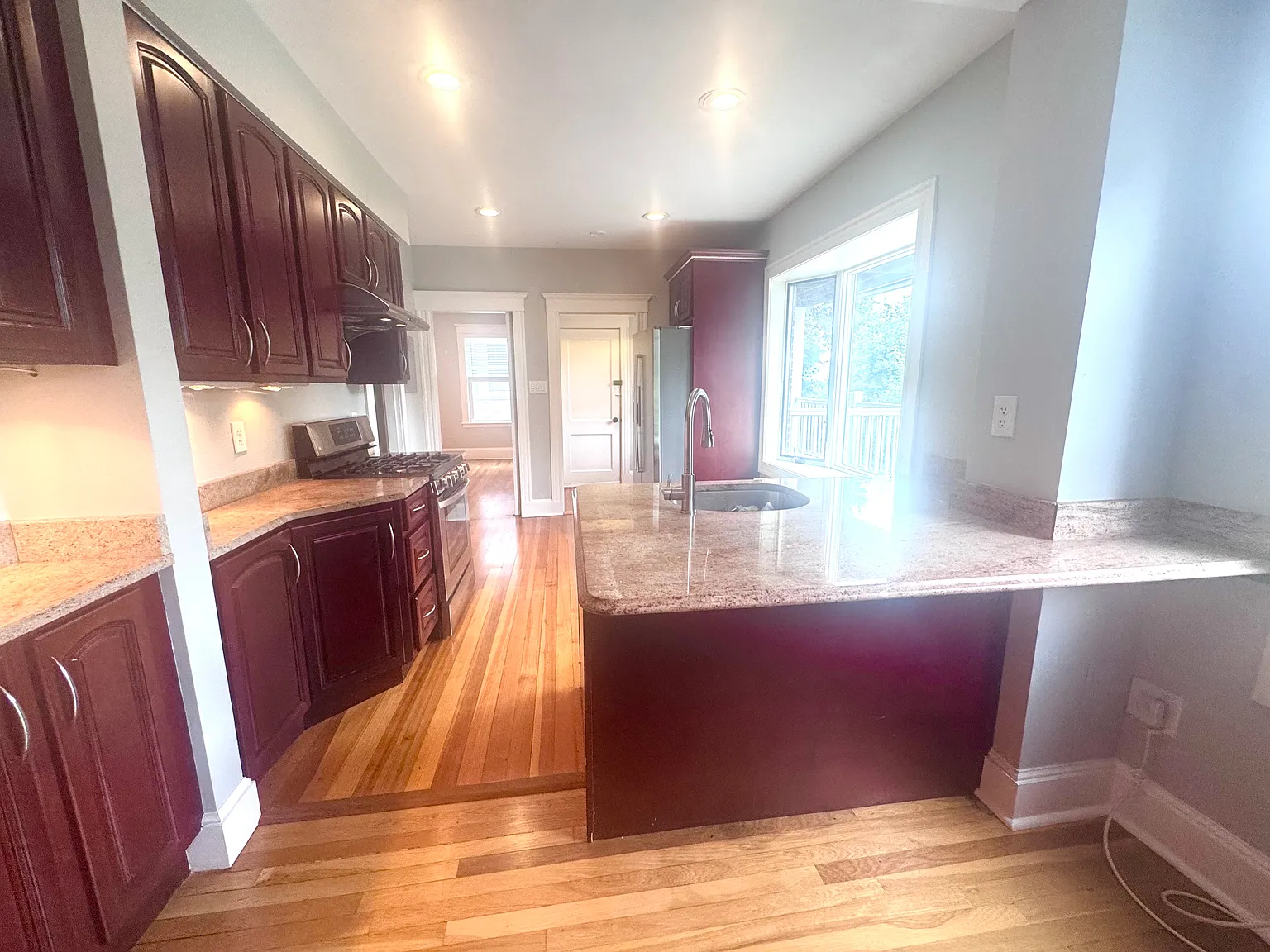 3 bed, 1800 sqft, $3,700 — Photo 4