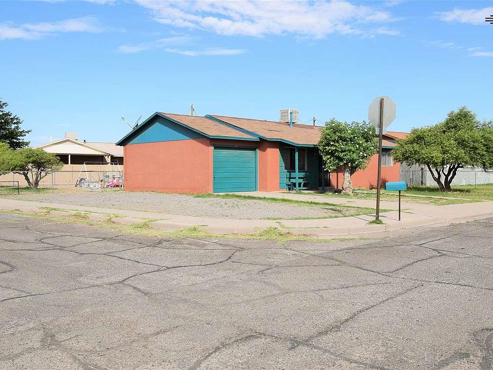 2nd image of 924 S Encanto Cir