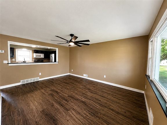 3rd image of 21 Emeralda Rd