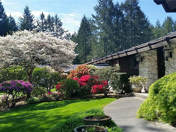 3rd image of 2358 Garden Dr