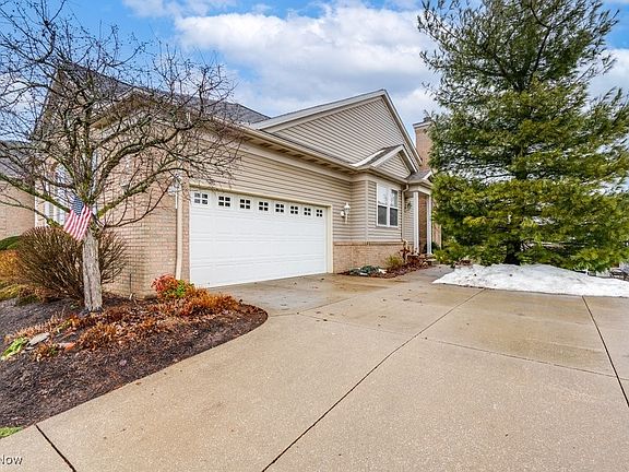 3rd image of 9861 Country Club Cir