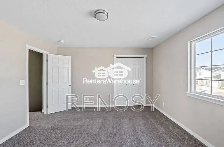 102 E Sycamore St — Photo 18