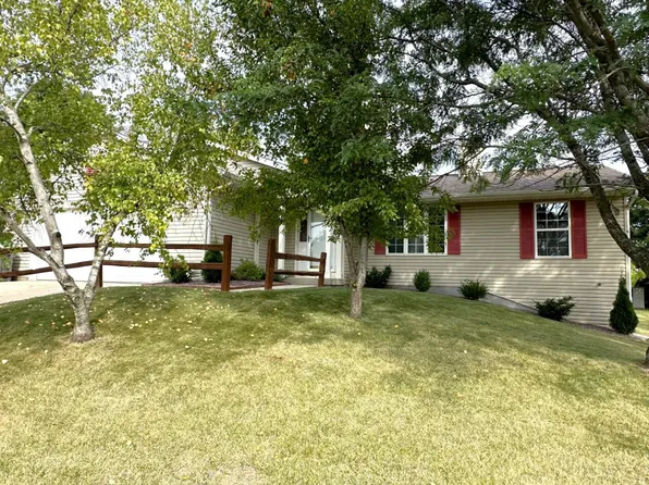 613 Autumn Crest DRIVE, Watertown, WI 53094