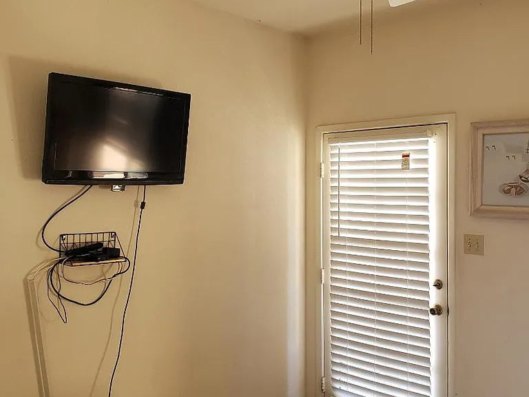 1650 Smoketree Ave S #215 — Photo 10