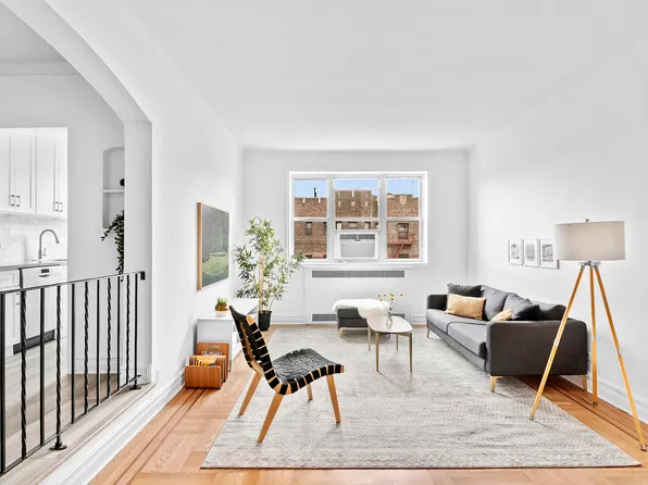 901 Avenue H image 1 of 11