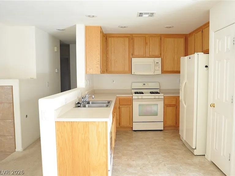 8228 Corset Creek St — Photo 5