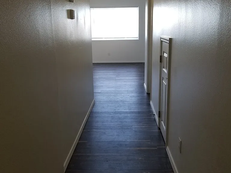1744-1746 W Peninsula Dr — Photo 2