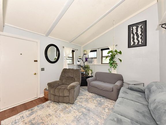 3rd image of 152 Wilson AVENUE