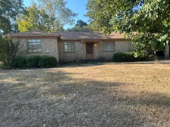 912 E 7th St, Stuttgart, AR 72160