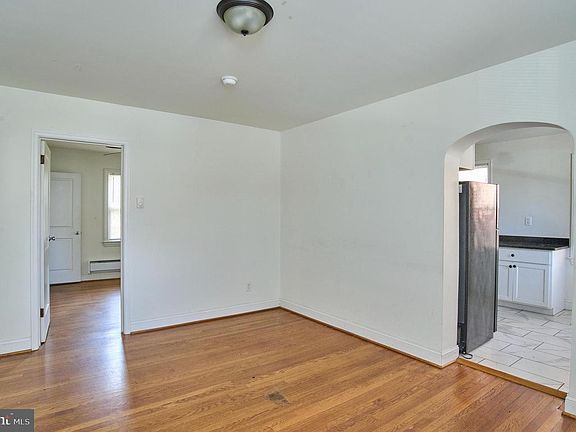 3rd image of 7902 Garland Ave