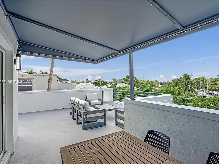 453 SW 5th Ave — Photo 67