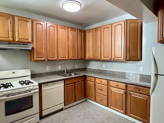 5th image of 625 Powell St #51