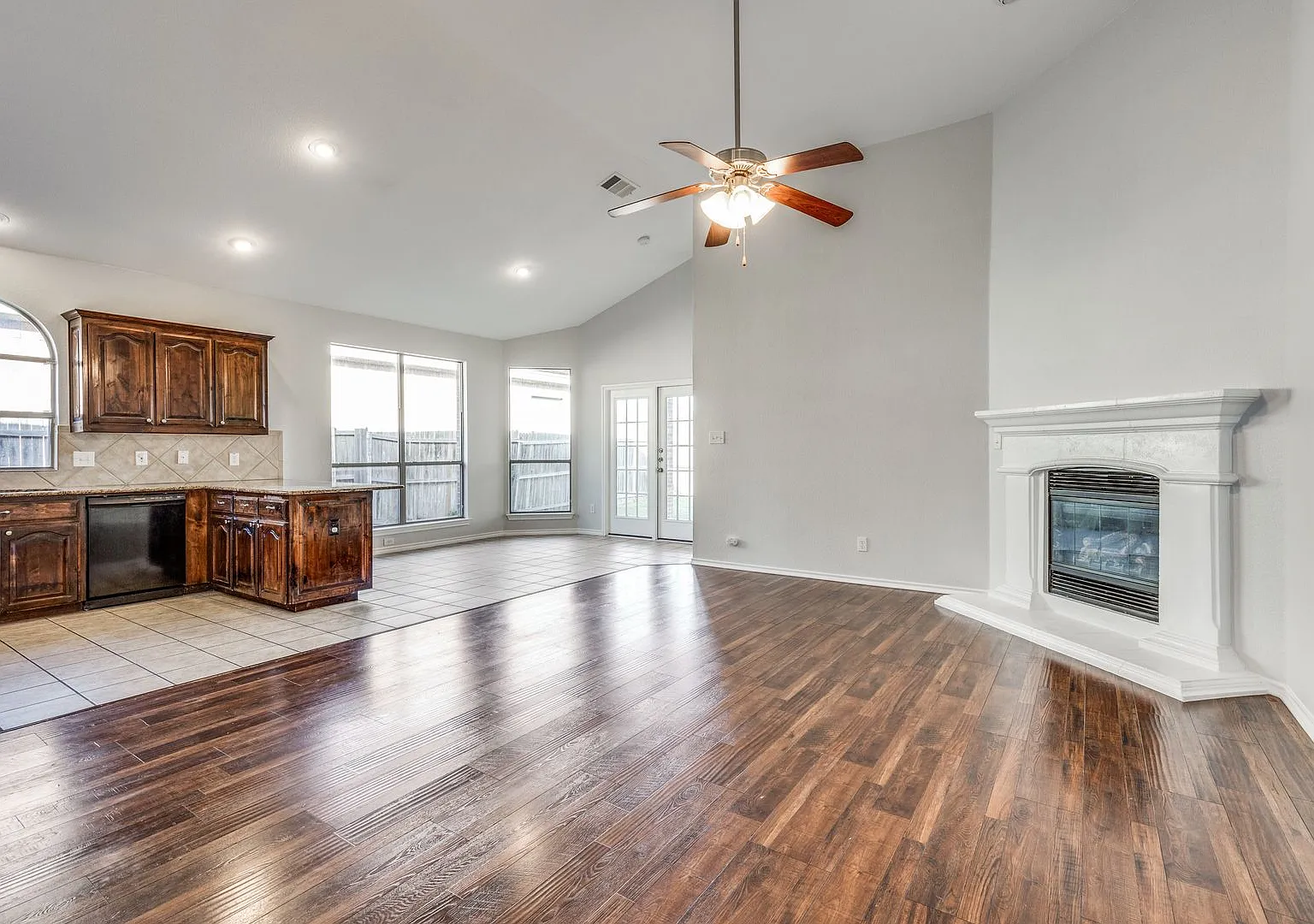 Charming 3-Bedroom Home in Fort Worth's Tehama Ridge Community — Photo 2