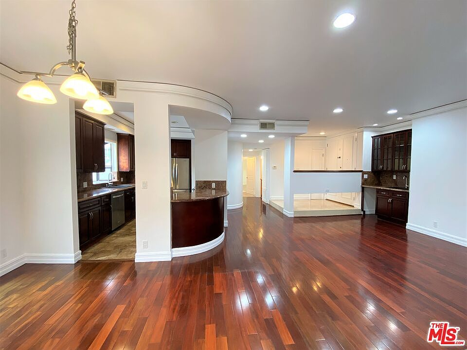 1st image of 412 Arnaz Dr #8