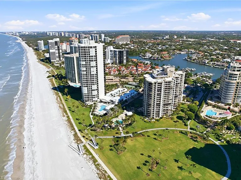 4551 Gulf Shore Blvd N #1500 — Photo 49