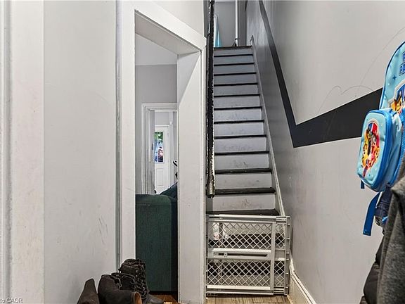 5th image of 101 Stuart St