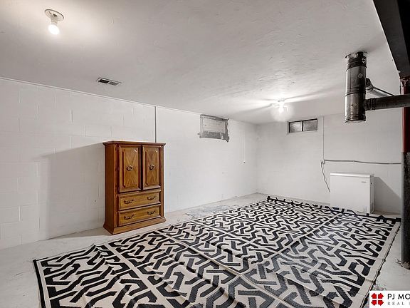 3rd image of 5801-5803 S 50th St