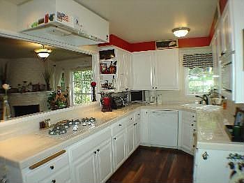 4th image of 2305 Pine Ave