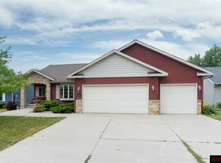 112 Cougar Dr, Mankato, MN 56001