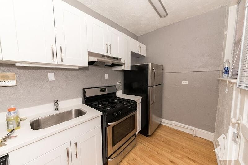 1st image of 629 W Cornelia Ave #2E