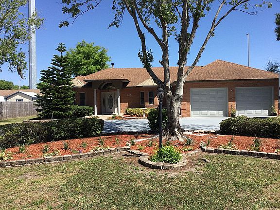 3rd image of 210 Stanley Bell Dr