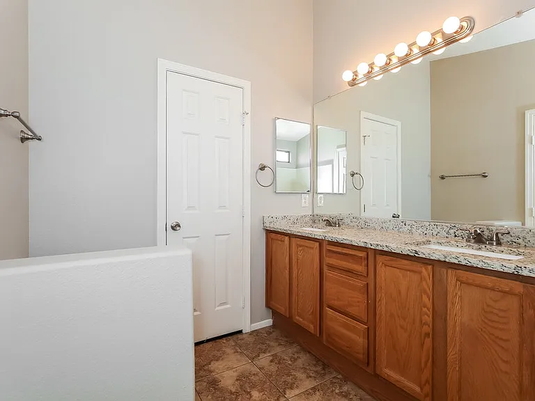5936 Crestmont Dr — Photo 10