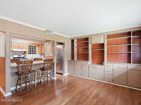 4th image of 208 Plainview Cir