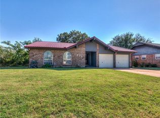 1032 SW 2nd St, Moore, OK 73160