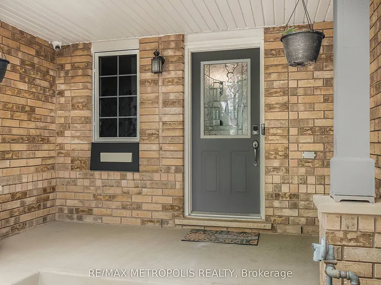 2420 Baintree Cres — Photo 10