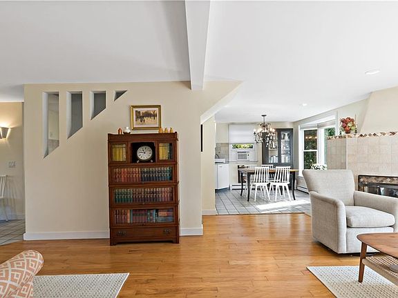 5th image of 77 Cliff Dr