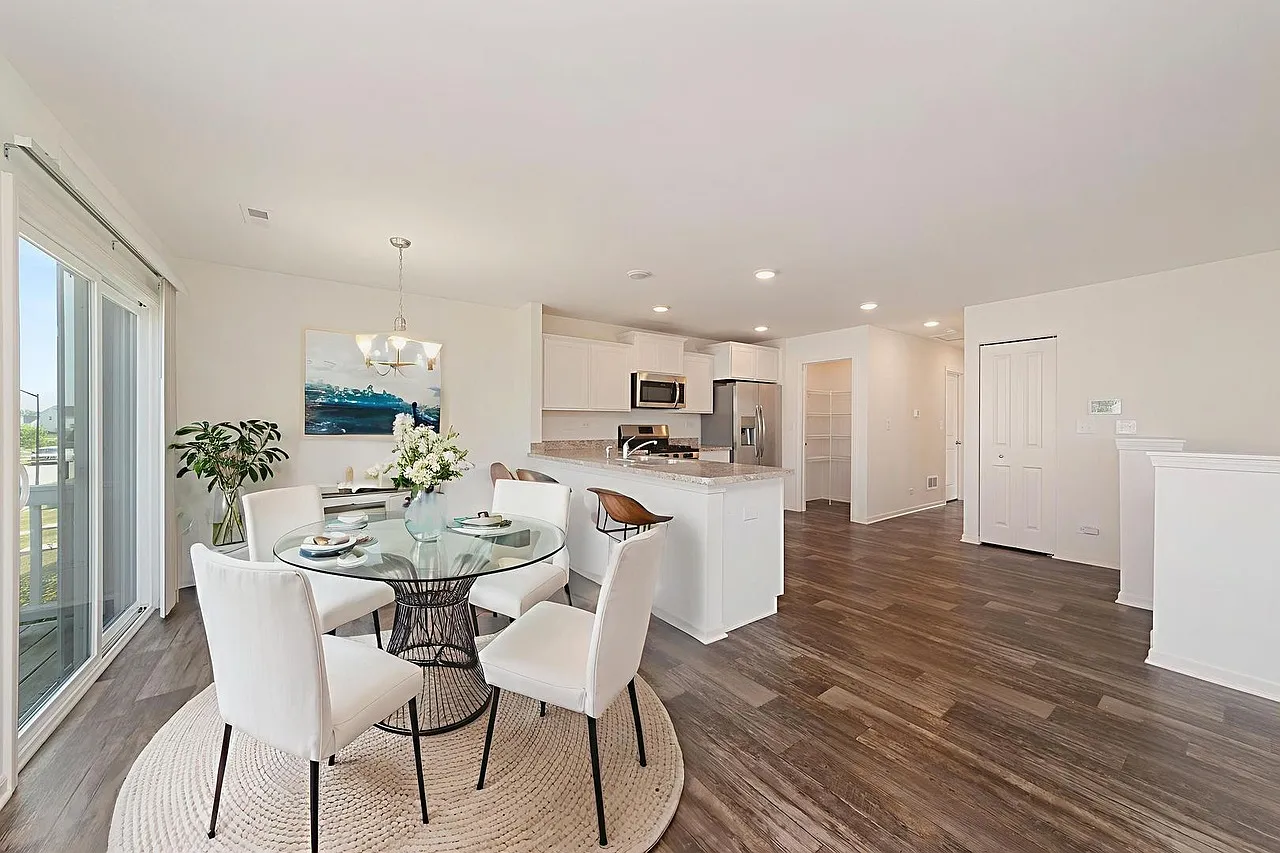 3 bed, 1700 sqft, $2,900 — Photo 3